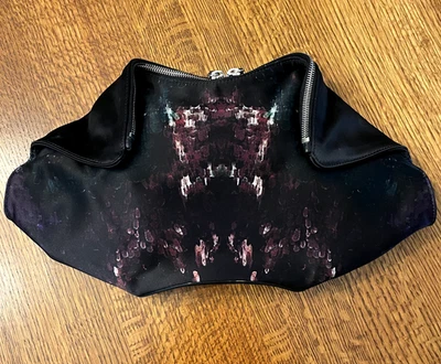 Bolso Clutch Alexander McQueen Manta, RARO Escala Negro en Seda y Cuero Italiano Foto 1 de 4