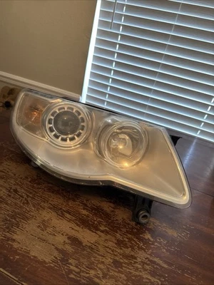2008 - 2010 年大众途锐车头灯 HID 氙气右乘客侧原始设备制造商。 U — 第 1/4 张图片