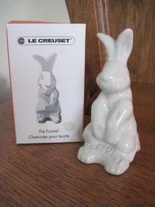 Le Creuset Pie Bunny Funnel in Vapeur Light Gray NIB - Picture 1 of 10