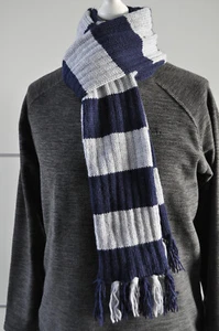 Bufanda de punto para adultos con borlas, azul marino/gris, NUEVA, 80 pulgadas de largo - Imagen 1 de 6