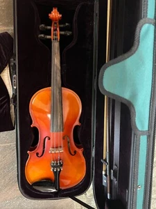 Deutsche Geige mit Koffer und Bogen, volle Größe.   1994, Claesel Shop. - Bild 1 von 17