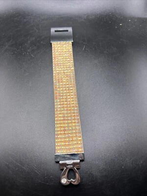 Pulseira de strass com fecho de coração intertravado - Imagem 1 de 4