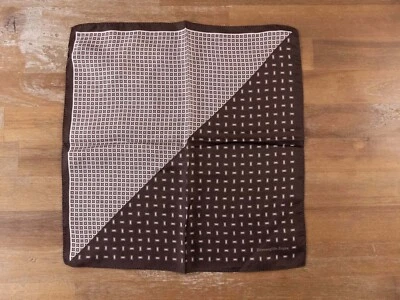 Auténtico pañuelo de bolsillo de seda estampado geométrico marrón y beige ERMENEGILDO ZEGNA Foto 1 de 4