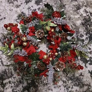 CHRISTMAS TABLE DECOR/WREATH - Picture 1 of 4