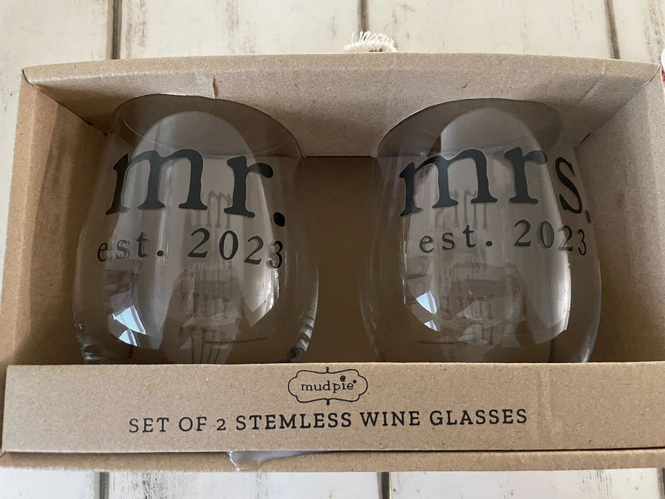 Copos de vinho sem haste Mud Pie Mr.&mrs 2023 - Imagem 1 de 3