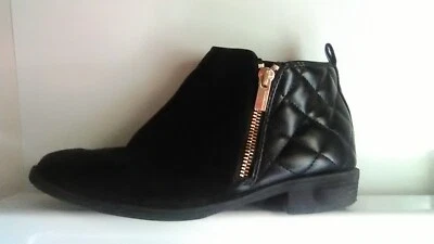 Nine West~Botines Negros~Niñas 4Y~Gamuza Imitación/Cuero Acolchado~Crebilla Dorada 2018~En muy buena condición Foto 1 de 4