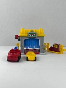 Fisher Price Little People Road Trip Ready Garage Car Wash Gas Pump Playset - Picture 1 of 3