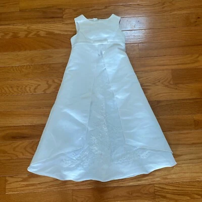 David’s Bridal White Satin Sleeveless Beaded Flower Girl Dress Size 4 - Изображение 1 из 4