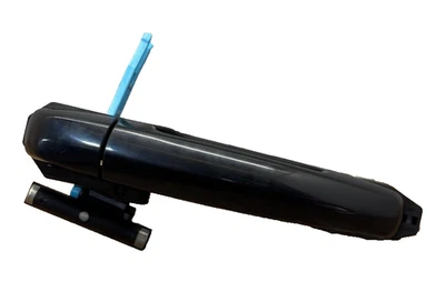 Оригинальная левая наружная дверная ручка (в сборе) для SUZUKI SX4 2007-2013 годов выпуска: 8281263J00ZJ3 - Изображение 1 из 4