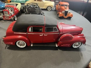 Signature Models Rare 1938 Cadillac V16 Fleetwood Red 1/18 scale in original box - Picture 1 of 14