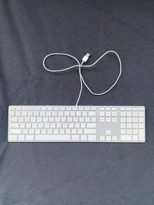 Genuine Apple A1243 Wired Mac Standard USB Keyboard w/ Numeric Keypad Silver - Picture 1 of 8