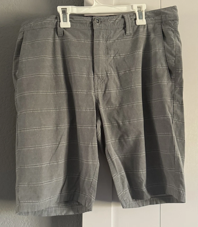 Volcom Shorts Size 34 Surf And Turf Light Gray Stripe 4 Way Stretch Hybrid Skate - Image 1 of 3