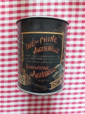Boîte à thé de la Chocolaterie Aiguebelle en tôle lithographiée - Photo 1/4