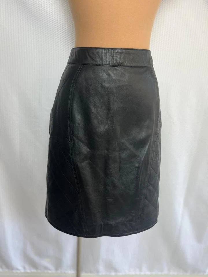 Falda 100% Cuero Genuino Talla 10 NUEVA CON ETIQUETAS REMACHE NEGRO 10 $200 Foto 1 de 4