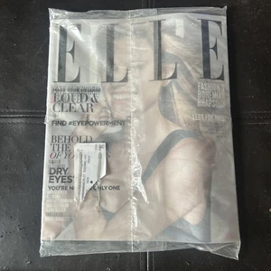 2017 JULY ELLE MAGAZINE - KATE MCKINNON COVER - Picture 1 of 2