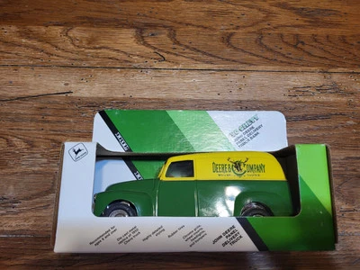 Banco de monedas de metal fundido a presión John Deere 1950 Chevy Panel Truck escala 1:25 Foto 1 de 3