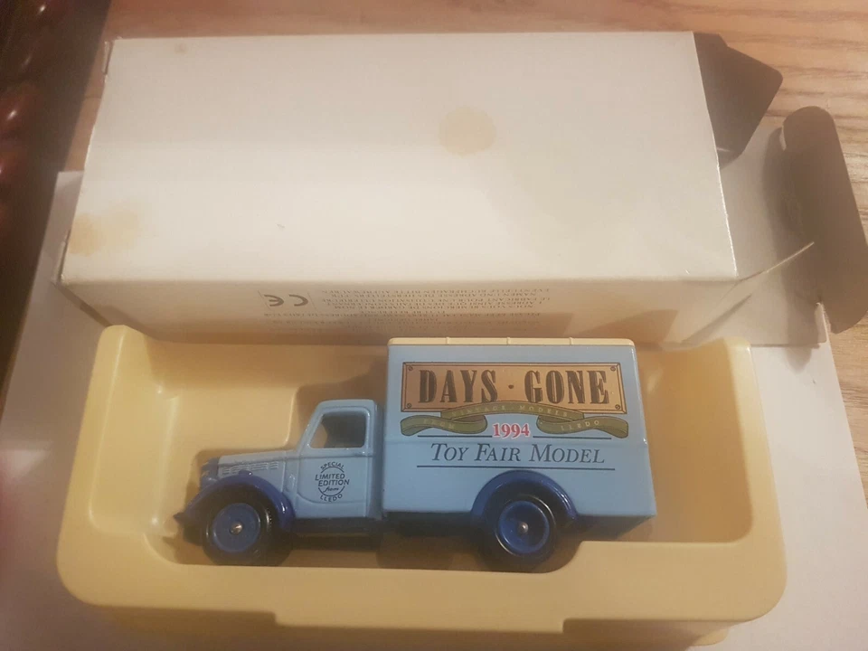 LLEDO - DG59-009a BEDFORD 30CWT TRUCK- 1994 TOY FAIR - Image 1 of 1