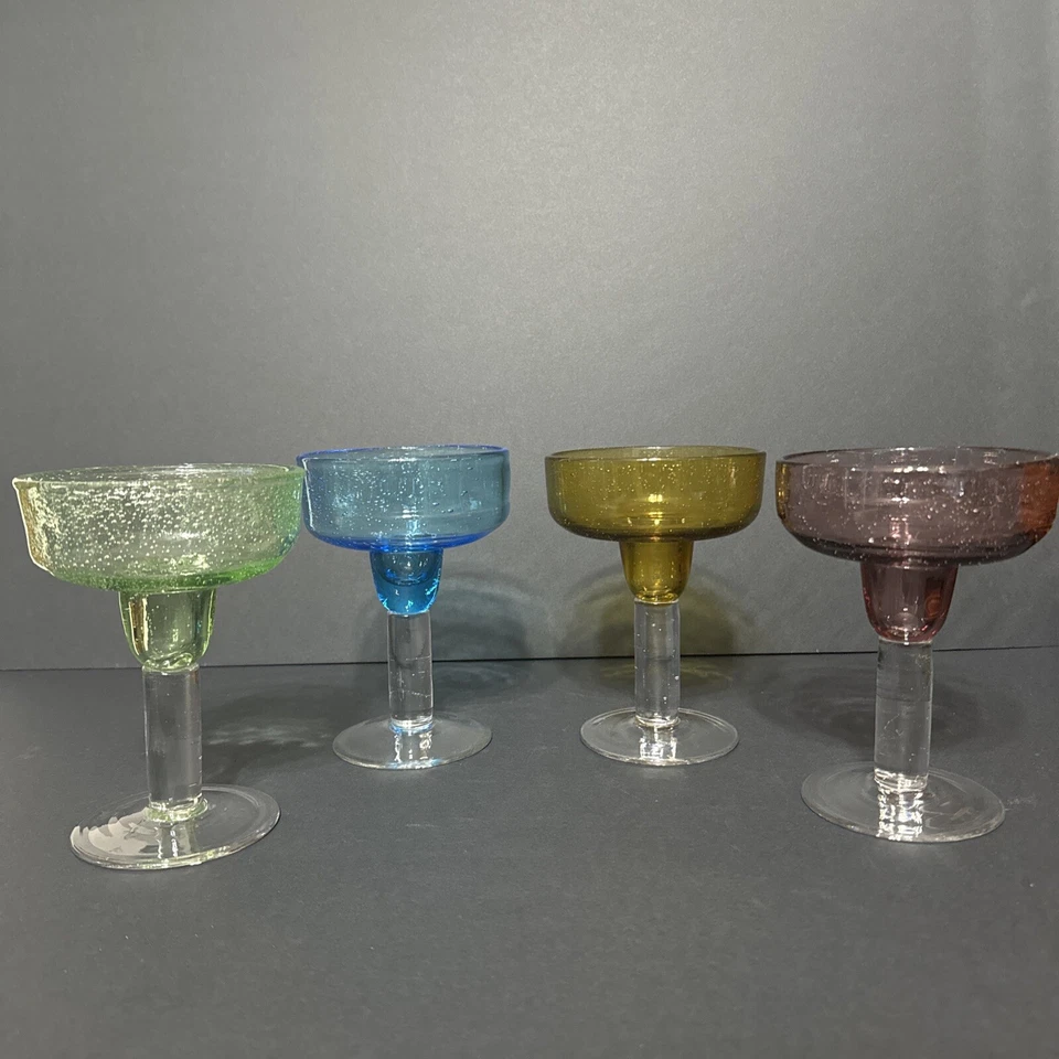 Juego de cuatro vasos de margarita burbuja soplados a mano verde, azul, dorado, púrpura usados en excelente estado Foto 1 de 4