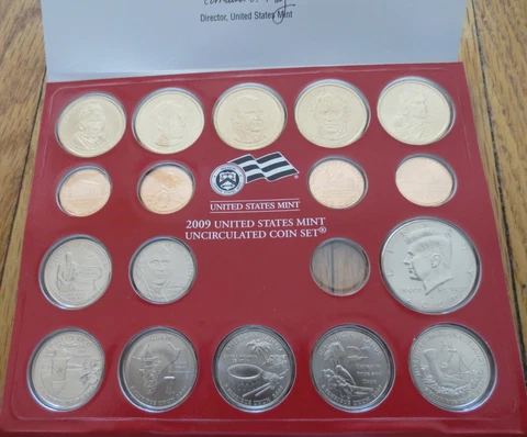 Error 2009 U.S. Mint Mint Set P & D 35 coins 10 Dollar 12 Quarters 8 Penny COA Cover