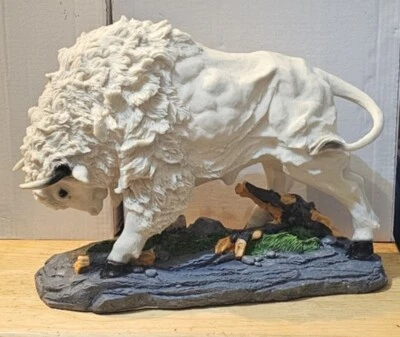 WHITE BUFFALO BISON HORNS SACRED WILD ANIMAL FIGURINE STATUE - Image 1 of 4