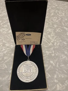 1984 FORD MOTOR CO. TRUCK LEADERSHIP SALES MEDALLION "PHILIP M NOVELL" w/Case - Picture 1 of 7