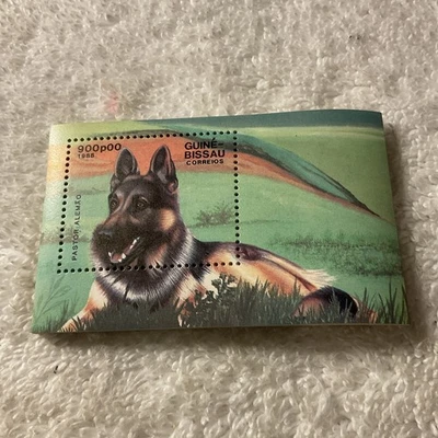 GUINEA BISSAU-(-1988-)-DOG=PASTOR ALEMAN -SOUVENIR SHEET-MNH-SS#01 - Image 1 of 2