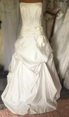 Vestido de novia Maggie Sottero talla 14 blanco diamante Foto 1 de 2