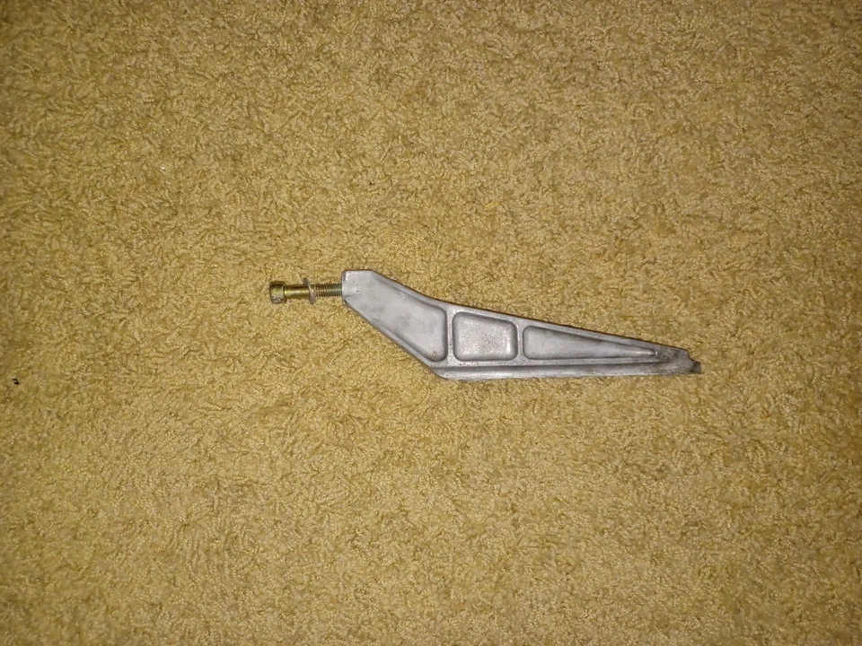 1984-89 Porsche 911 930 A/C suporte de ângulo de montagem 930 126 116 02 - Imagem 1 de 1