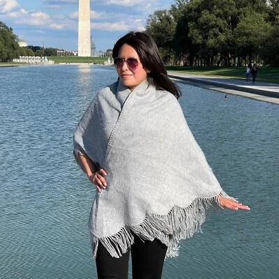 ANDEAN ALPACA BABY ALPACA HANDMADE WOMEN LIGHT GRAY TRIANGLE SHAWL CAPE M - Image 1 of 4
