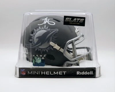 Tyreek Hill - Mini Casco Autografiado de Pizarra de los Miami Dolphins Autenticado Beckett Foto 1 de 4