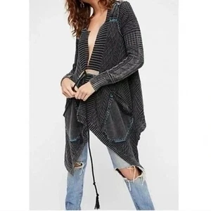 Suéter Cárdigan Plumero Tejido Retazos Gris Free People • Vaquera Costera Boho M - Imagen 1 de 24