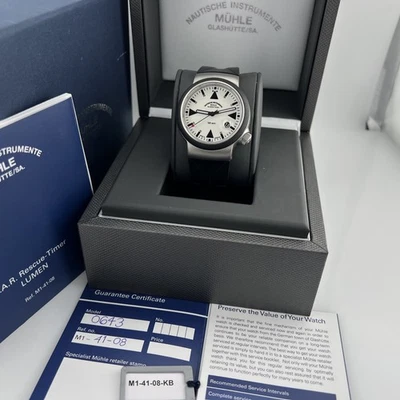 Mühle Glashütte S.A.R. Rescue-Timer M1-41-00 42 mm esfera blanca caja de acero y papeles Foto 1 de 4