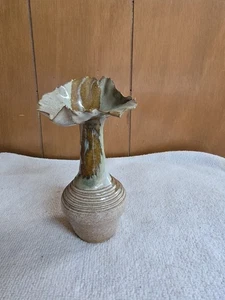 Handgefertigte Studiokeramik Vase auffällige Lippe schmaler Hals runder Sockel signiert Pat... - Bild 1 von 10