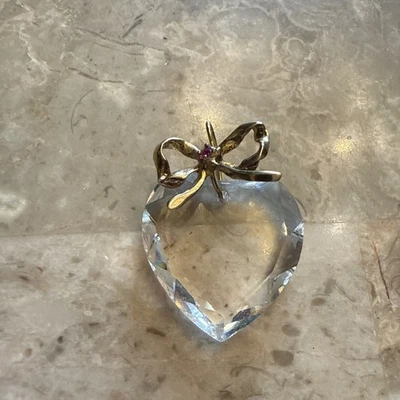 Corazón de cristal de Swarovski Lenox con colgante de acento de rubí genuino color dorado Foto 1 de 4