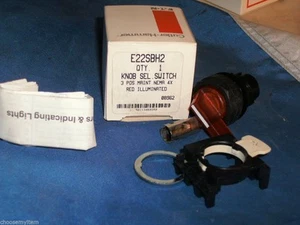 MARTELLO TAGLIERINO E22SBH2 3 POS SELETTORE ILLUMINATO OPERATORE ROSSO MANTENUTO - Foto 1 di 1