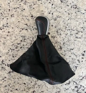 04-06 Pontiac GTO 6 Speed Manual T56 Shifter Shift Knob Red Stitch w Boot OEM GM - Picture 1 of 14