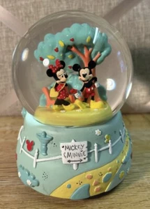 Disney Clinton Cards Snowglobe - Picture 1 of 10