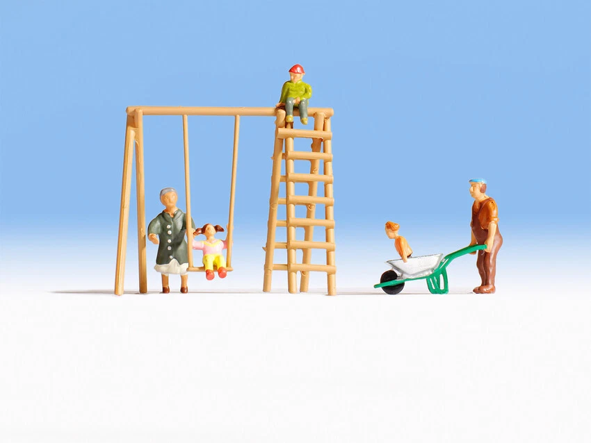 NOCH 15589 Scala HO Bambini al parco con i nonni (con accessori) - Immagine 1 di 1