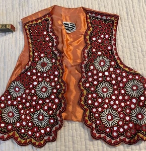 Ende der 80er Jahre Damenweste "Hippie Revival" 16L x 16 Grube zu Grube - Bild 1 von 13