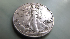 Medio dólar Walking Liberty 1943 P de plata • ligero tinte hermoso - Imagen 1 de 4