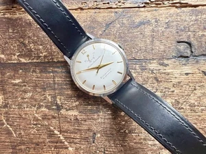 Indicador Automático SEIKO Modelo 14043 Esfera Plateada Manecillas Doradas Correa de Cuero - Imagen 1 de 6