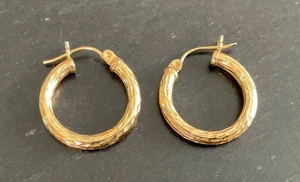 Vintage 14k Gold Etched Hoop Earrings 3/4 in 1.4g - Picture 1 of 9