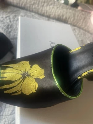 Cuñas metálicas de satén Cynthia Rowley 7,5 Foto 1 de 4