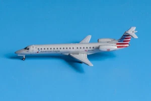 1:400 GeminiJets American Eagle Embraer ERJ-145 Passenger Airplane Diecast Model - Picture 1 of 5