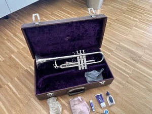 Yamaha YTR-1335 Trompete Silber mit Hartschalenkoffer Henri Selmer + Sordina - Bild 1 von 12