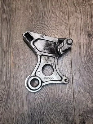 Soporte de pinza de rueda trasera Honda CBR600F3 600 1995-1998 98 buen usado OEM plateado Foto 1 de 4