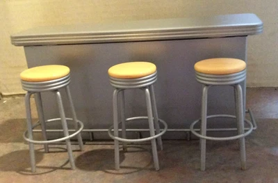 Casa de Muñecas Miniatura Retro Bar con 3 Taburetes Amarillos Estilo Años 50 Escala 1:12 Ciudad S Foto 1 de 4