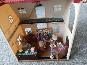 Sylvanian Families. Customised Dress And Gift Shop. 3 Figures. - Picture 1 of 6