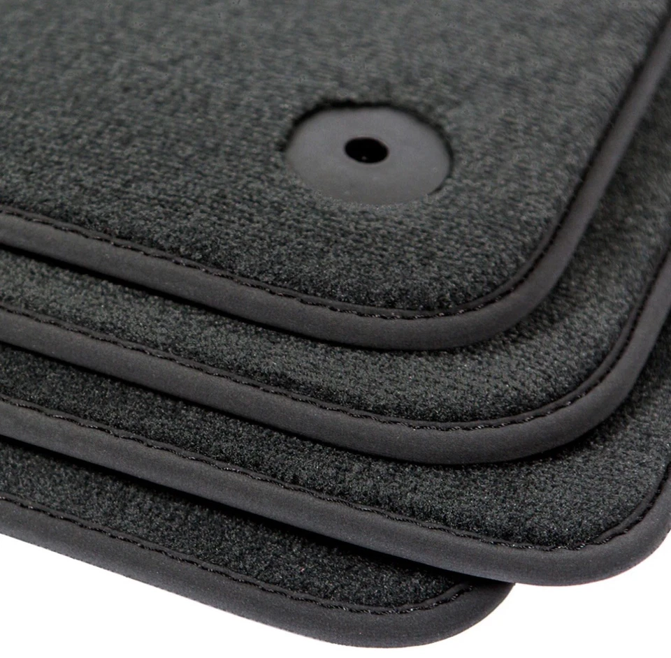 Alfombrillas de terciopelo para Volkswagen Golf 7 y Golf SportWagen 2015-2021 - negras Foto 1 de 4