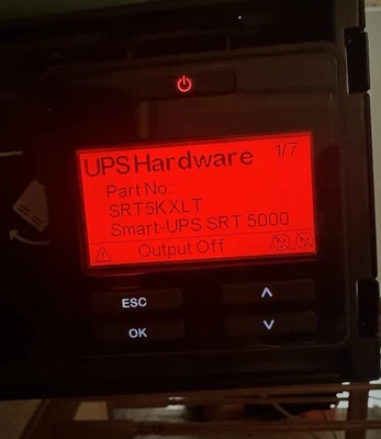 Unidad Smart-UPS APC SRT5KXLT 5000 VA 208 V, 2x L6-20R + 2x salidas L6-30R sin bisel sin batería Foto 1 de 4